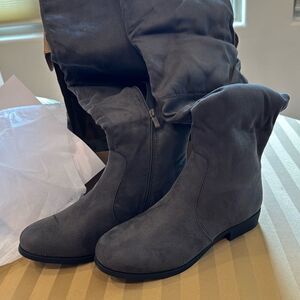 NWT/NIB (10) Mount Gray Suede Knee-High Tall Boots Low Heel